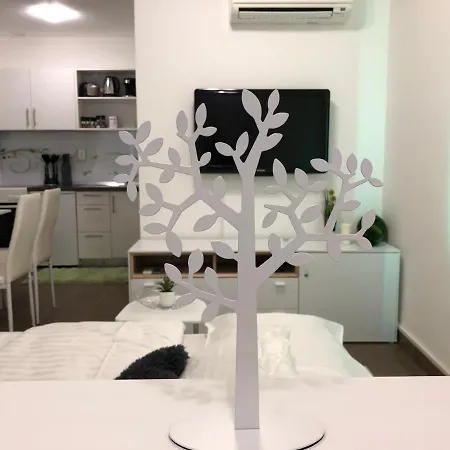 Modern Center Studio Under The Castle Ii Free Parking * 卢布尔雅那