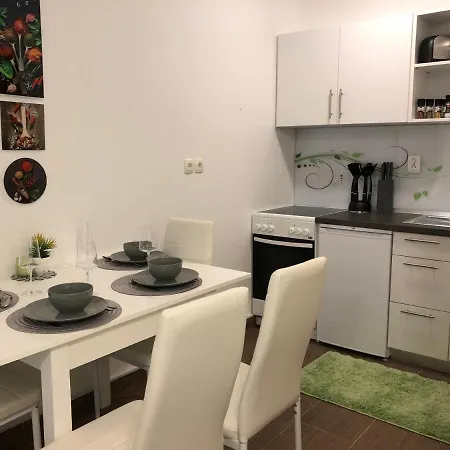 Modern Center Studio Under The Castle Ii Free Parking